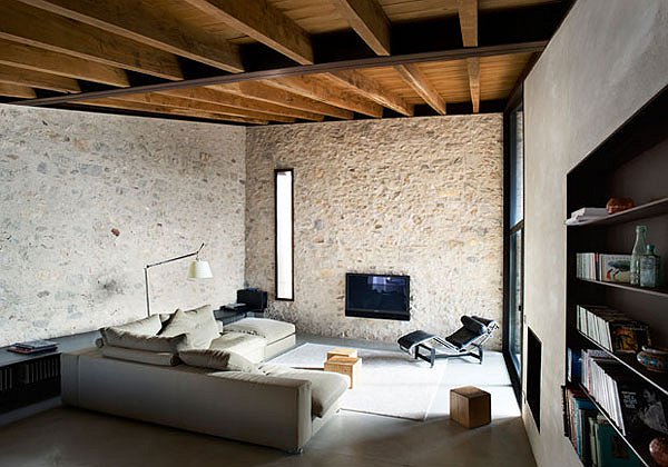 <H5>RISTRUTTURAZIONI</h5><h3>Ristrutturazione villa</h3><h4>Bergamo</h4>