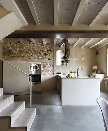 <H5>RISTRUTTURAZIONI</h5><h3>Ristrutturazione villa</h3><h4>Bergamo</h4>